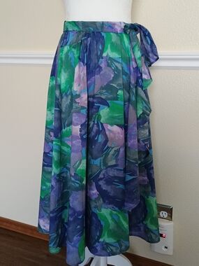 Vintage Beautiful Women’s Floral Midi Skirt